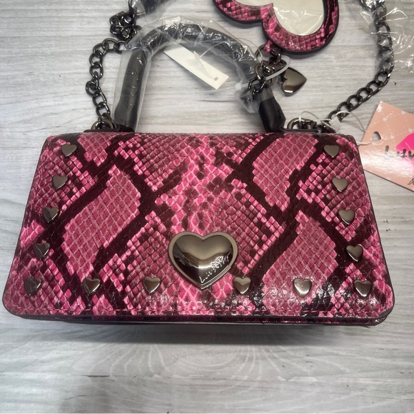 Betsey Johnson LUV Betsey LBEVIE Pink Black Heart Shaped Snake Print Studded Bag - Picture 2 of 16